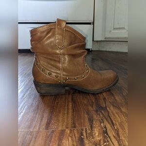 Brown Faux Leather Slouchy Ankle Boots Studs Size 6 Boho Cottage Fairy Festival